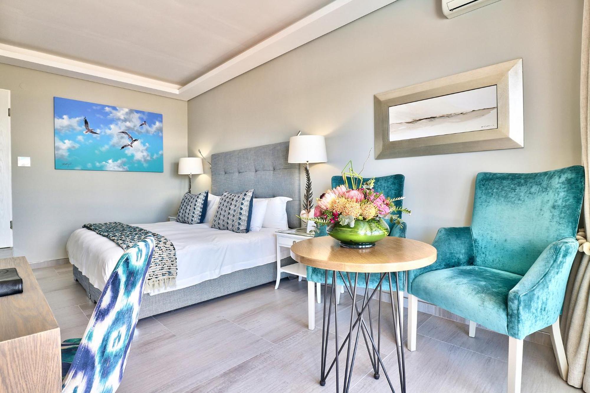Traveller King or Twin Room - Pool Deck Facing